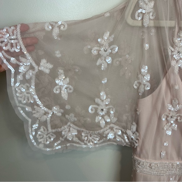 New Mac Duggal Blush V Neck Flutter Sleeve Embellished Mesh Gown, Size 10 - Picture 8 of 9